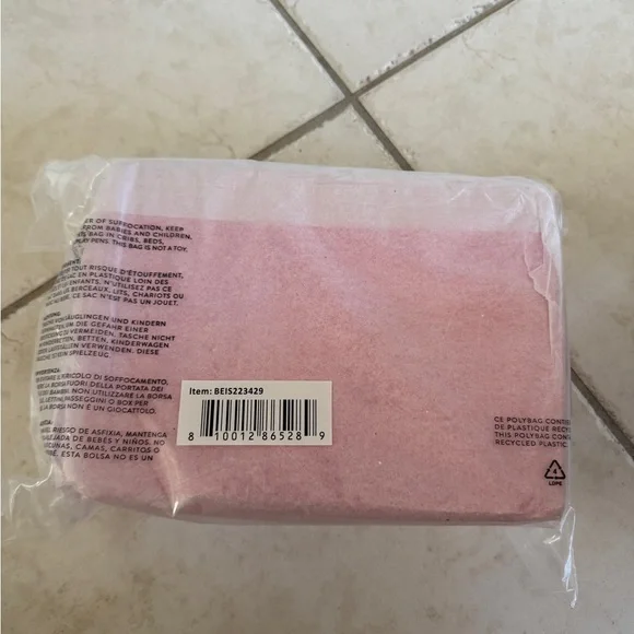 🩷BEIS X BARBIE cosmetic case NWT🩷 - Picture 5 of 5